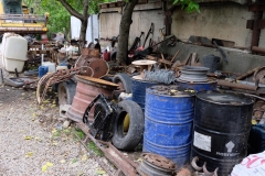 Autowerkstatt und „Vineria“ auf dem Land