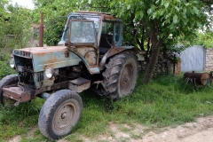 Autowerkstatt und „Vineria“ auf dem Land