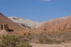 Berge-von-Aktau-und-Katutau-38