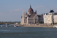 Wahrzeichen von Budapest - das Parlament an der Donau