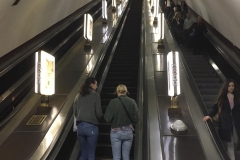 Arsenalna - tiefsten U-Bahnof der Welt. Die Rolltreppe läuft extrem schnell, braucht trotzdem mehr als 4 Minuten.