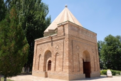 Mausoleum-von-Aisha-Bibi-3