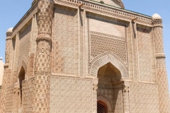 Mausoleum-von-Aisha-Bibi-8
