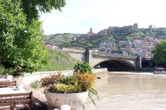 Rund um die Seilbahnstation in Tiflis