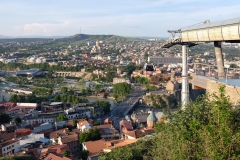Rund um die Seilbahnstation in Tiflis