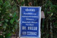 Wasserfall-mit-Kneipe-in-Laos-1