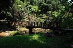 Wasserfall-mit-Kneipe-in-Laos-5