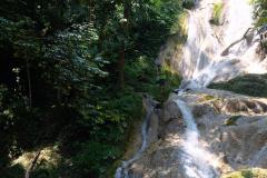 Wasserfall-mit-Kneipe-in-Laos-7